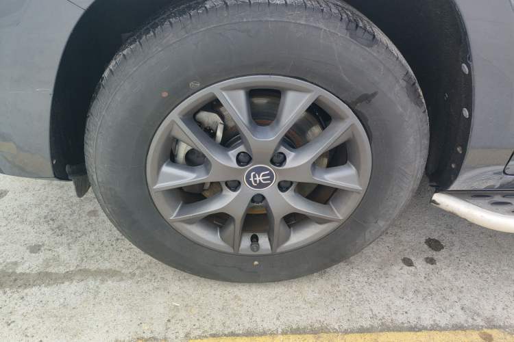 Used BYD Song 2020 Classic Edition 1.5T Automatic Elite Model Left Front Wheel Hub