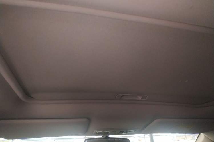 Used Mitsubishi Outlander 2017 2.0L Two-Wheel Drive Glory Edition 5 Seats Headliner