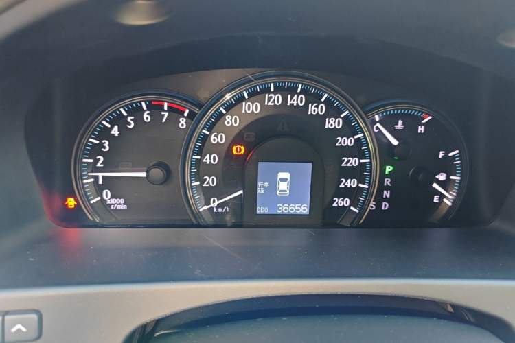 Used Toyota Crown 2011 2.5L Royal Special Edition with Leather and Sunroof
