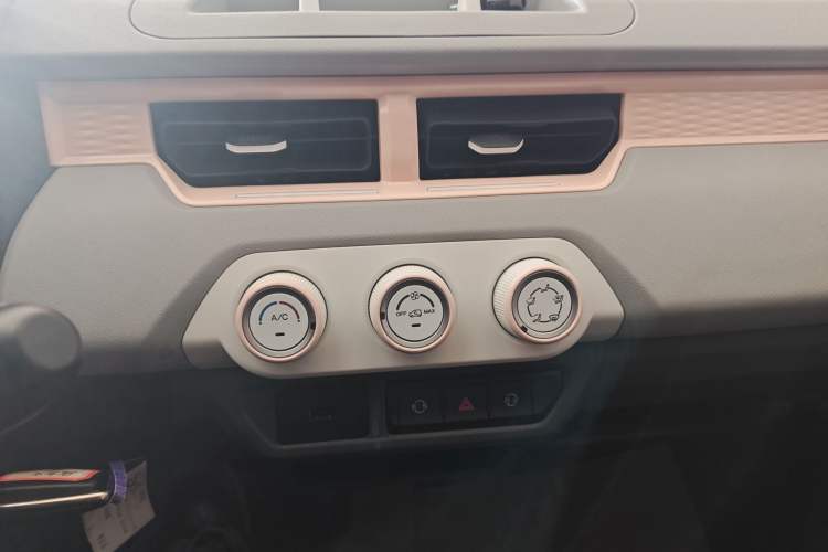 Used Chery QQ Ice Cream 2022 120km Conical Shape Lithium Iron Phosphate
