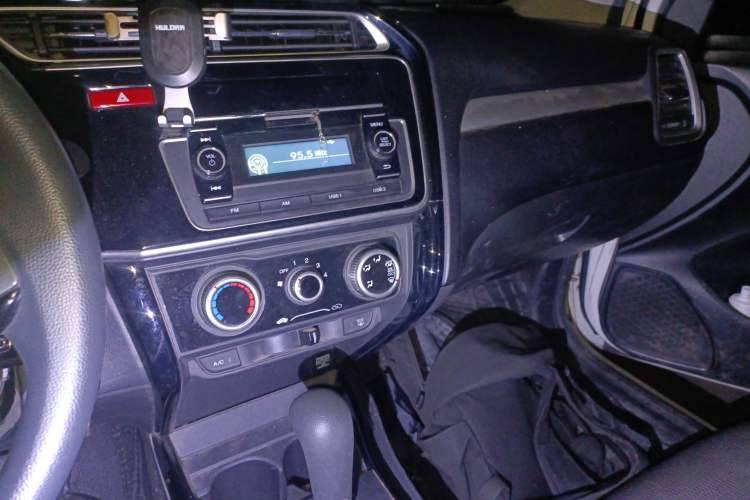 Used Honda Gienia 2017 1.5L CVT Comfort Version Audio And AC Panel