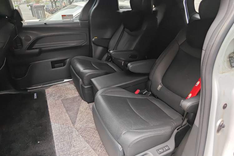 Used Toyota SIENNA 2021 2.5L Hybrid Premium Edition Left Rear Seat