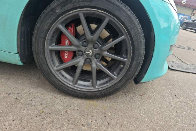 Used Tesla Model 3 2019 Long-Range All-Wheel-Drive Version
