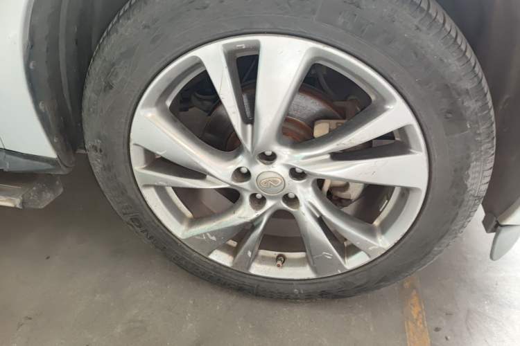 Used Infiniti JX 2013 JX35 Two-Wheel-Drive Excellence Edition Right Front Wheel Hub