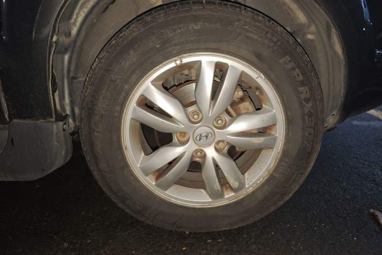 Used Hyundai Tucson 2009 2.0L Automatic Two-Wheel Drive with Sunroof