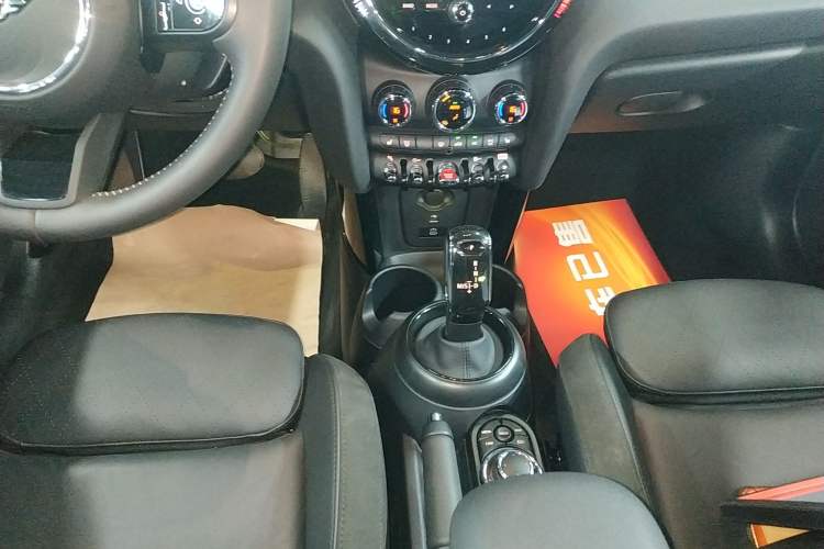 Used MINI 2023 Facelift 2.0T COOPER S Artist Five-Door Edition
