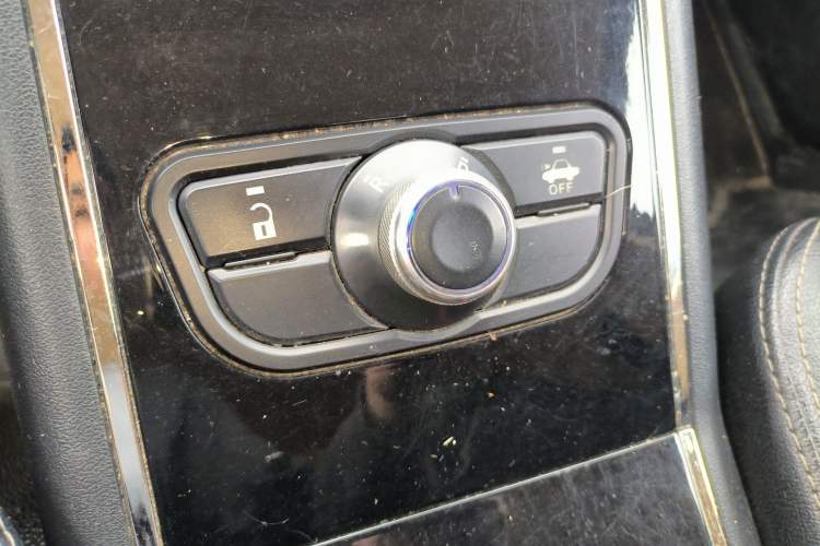 Used Guangtong Auto makeup Logistics Vehicle 2024 3.1T 2-Seater 4.99-Meter All-Electric Closed Cargo Van with 41.86 kWh Gear Lever