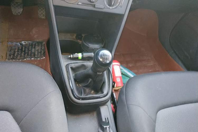 Used Volkswagen Jetta 2015 1.4L Manual Fashion Model