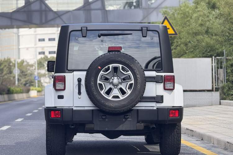 Used Jeep Wrangler 2015 3.0L Sahara Four-Door Comfort Edition