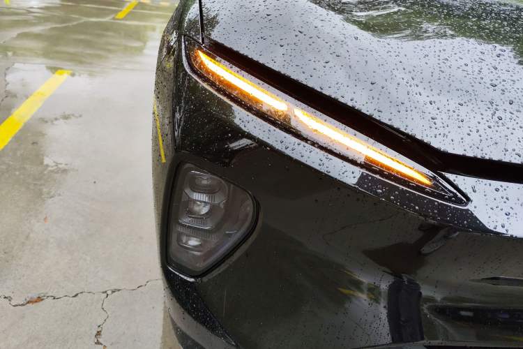 Used Nio ES8 2024 75 kWh Executive Edition Right Front Headlight