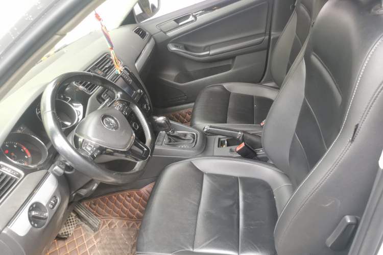 Used Volkswagen Sagitar 2017 230TSI Automatic Comfort Version Left Front Seat