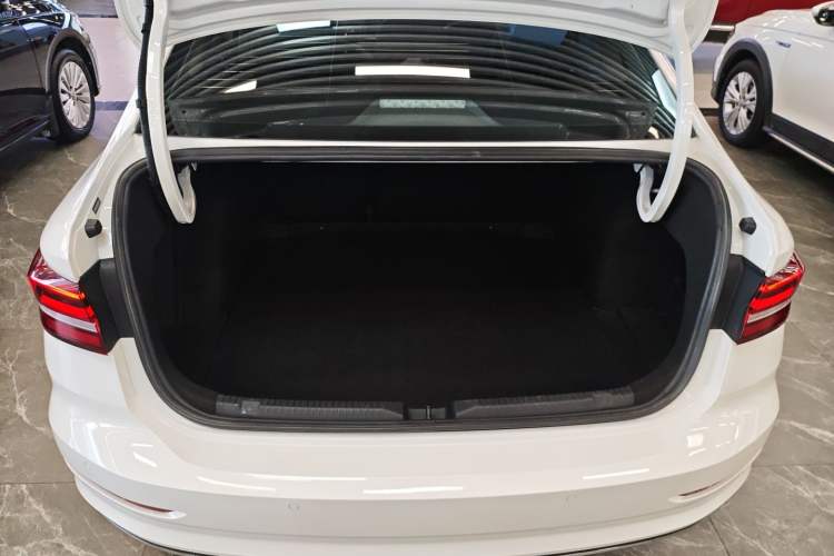 Used Volkswagen Lavida 2021 1.5L Automatic Comfort Edition
