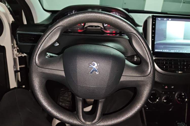 Used Peugeot 2008 2018 1.6L Automatic Trend Edition Steering Wheel
