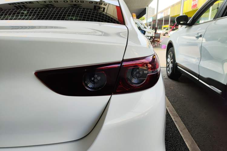 Used Mazda 3 Axela 2021 2.0L Automatic Zhiya Edition Right Rear Taillight