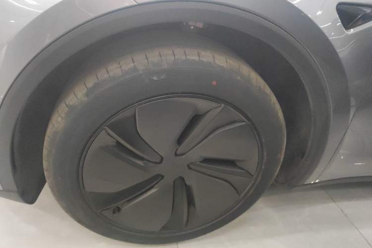 Used Tesla Model Y 2025 Rear-Wheel-Drive Version

