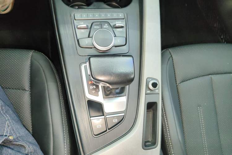 Used Audi A4L 2017 Plus 40 TFSI Ambition Model Gear Lever