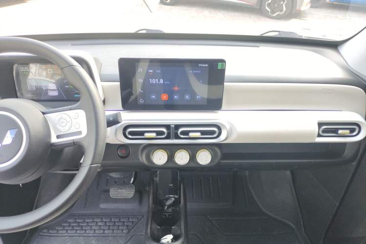 Used Wuling Hongguang MINIEV 2024 3rd Generation 215km Advanced Version
