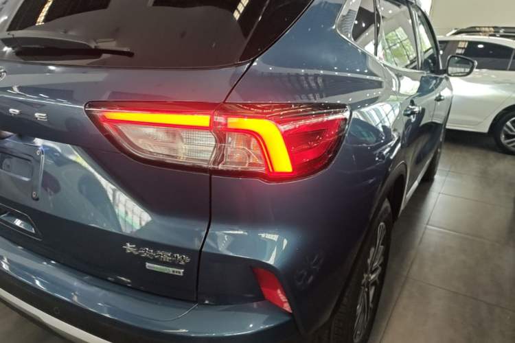 Used Ford Escape 2020 EcoBoost 245 Two-Wheel-Drive Titanium Edition Exterior 3