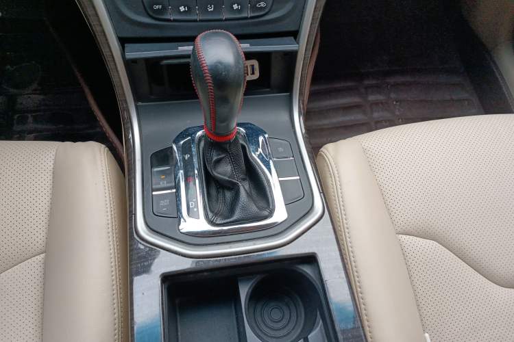 Used Changan Raeton 2014 1.8T Automatic Elite Anniversary Edition China IV Standard
