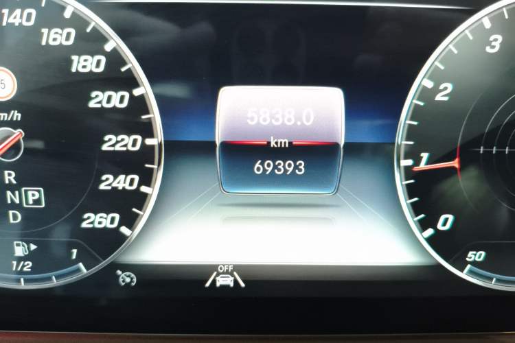 Used Mercedes-Benz S-Class 2020 S 350 L Exclusive Edition Prestige Collection Odometer Close Up