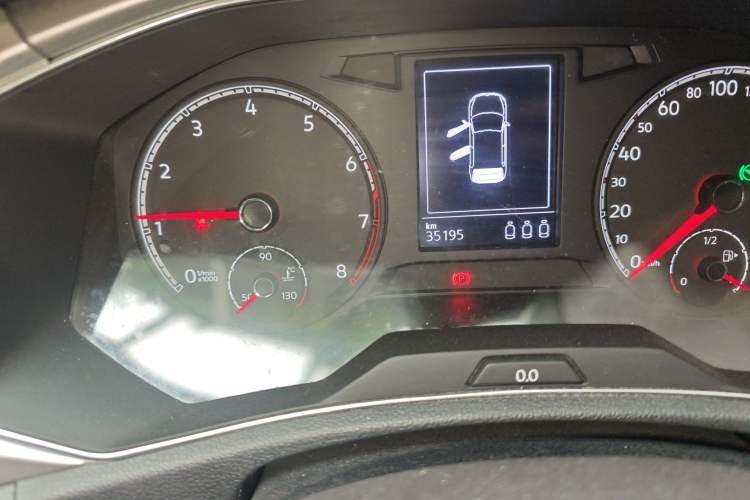 Used Volkswagen T-ROC 2022 280TSI DSG Two-Wheel Drive Elite PLUS Odometer Close Up