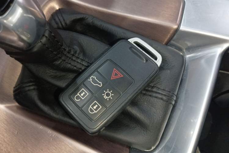 Used Volvo XC60 2015 T5 Smart Upgrade Model Interior 1