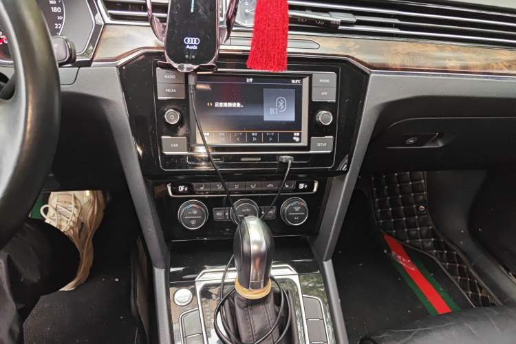 Used Volkswagen Magotan 2018 330TSI DSG Luxury Model Audio And AC Panel