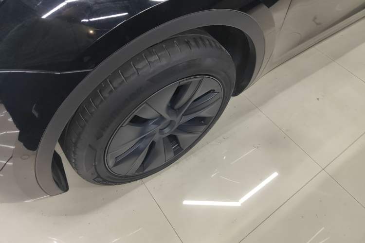 Used Tesla Model Y 2023 Long-Range All-Wheel-Drive Version
