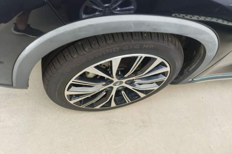 Used CHANGAN OSHAN X7 2021 1.5T Space Freedom Edition with Automatic Parking and Facial Recognition Left Front Wheel Hub