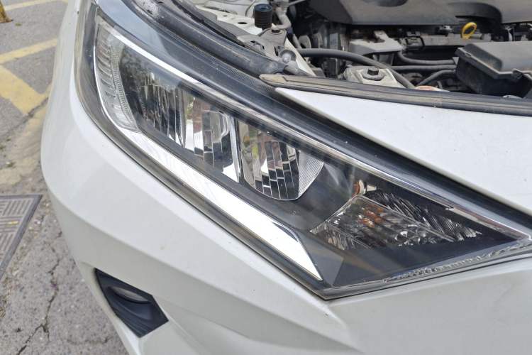 Used Toyota RAV4 2020 2.0L CVT Two-Wheel Drive Fashion Edition Right Front Headlight