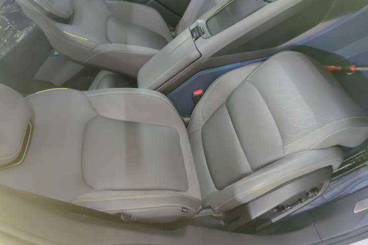 Used Lynk & Co 08 EM-P 2023 120km Long-Range Halo Right Front Seat