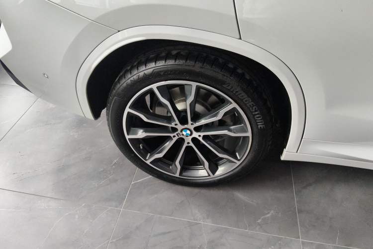 Used BMW X3 2023 xDrive30i Leading Model M Night Edition Package Right Rear Wheel Hub