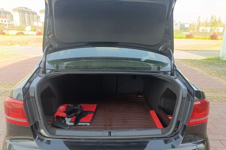 Used Volkswagen Magotan 2015 Revised Version 2.0 TSI Luxury Edition Trunk