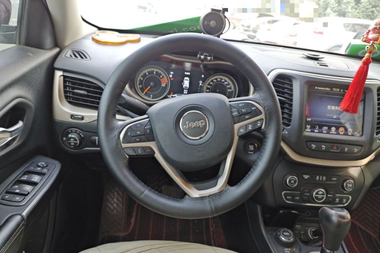 Used Jeep Cherokee 2016 2.4L All-in-One Edition Steering Wheel