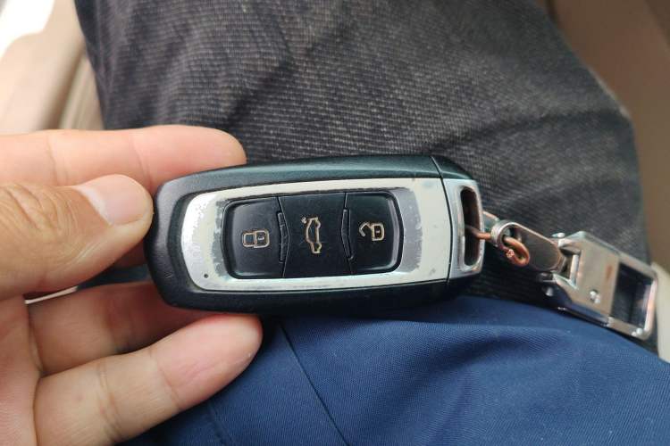 Used Geely Auto Emgrand 2017 Sedan Million Edition 1.5L Manual Luxury Model Vehicle Key