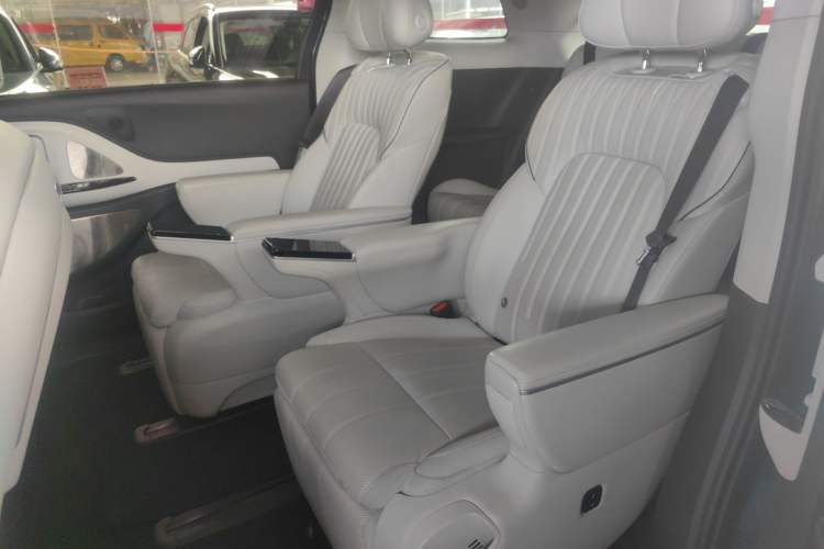 Used VOYAH Dream 2025 PHEV Four-Wheel-Drive Flagship Kunpeng Edition Left Rear Seat