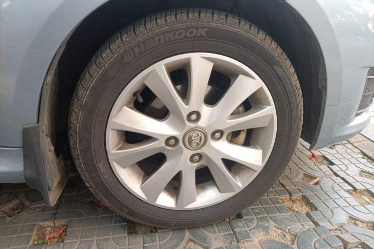 Used BAIC E Series 2013 Sedan 1.5L Automatic Lotte Edition Right Front Wheel Hub