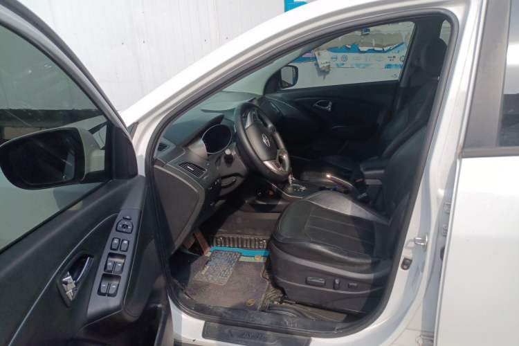 Used Hyundai ix35 2013 2.0L Automatic Two-Wheel Drive Smart GLS China IV Standard Driver Seat
