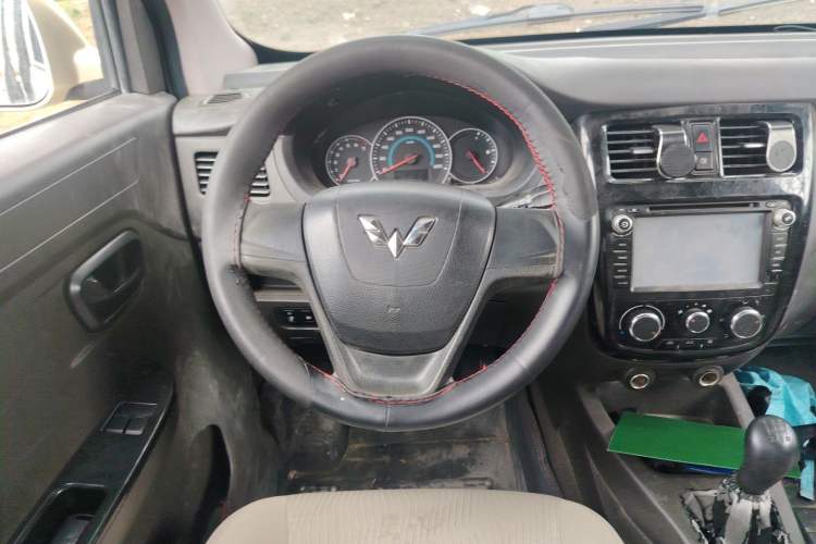 Used Wuling Rongguang V 2016 1.5L Standard Version
