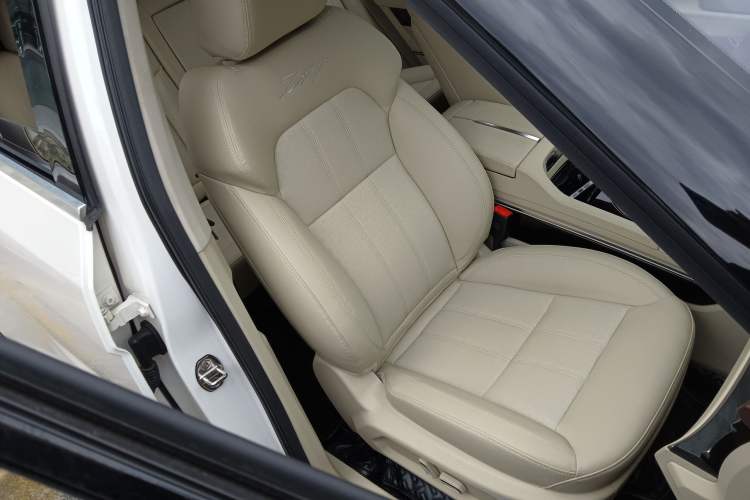 Used Zotye T700 2017 1.8T Dual-Clutch Luxury Model Right Front Seat