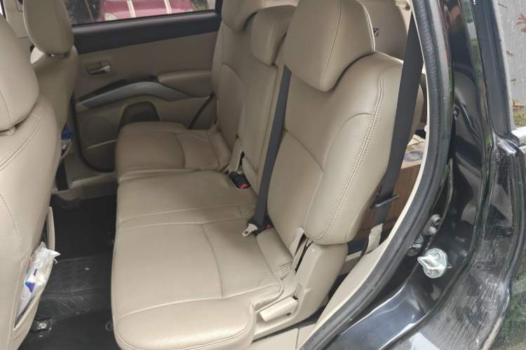 Used Mitsubishi Outlander 2012 Kijang 2.0 Urban Navigation Edition Left Rear Seat