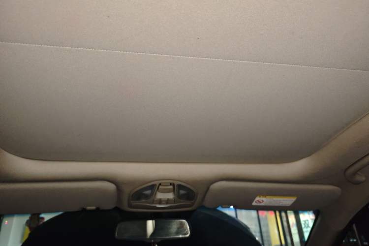 Used Hyundai Santa Fe 2015 2.4L Automatic Two-Wheel Drive Smart Version 5 Seats Headliner