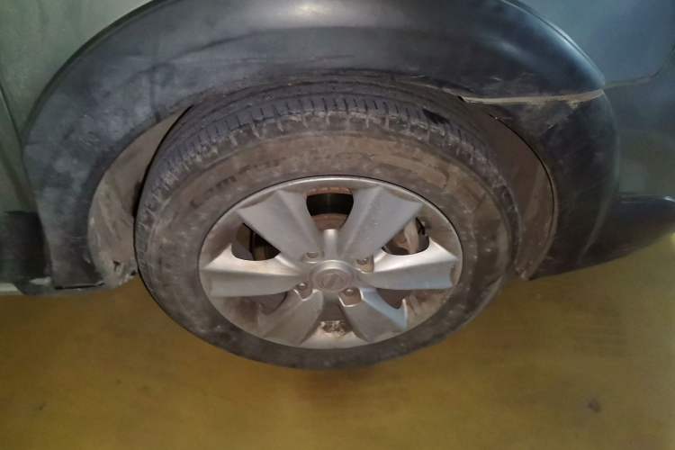 Used Nissan Livina 2010 JINRUI Edition 1.6L Automatic Standard Model Right Front Wheel Hub