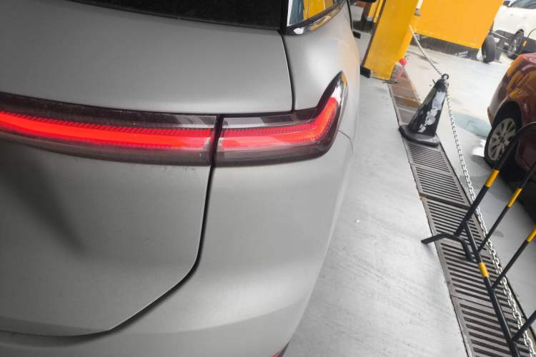 Used Nio ES7 2022 75 kWh Right Rear Taillight