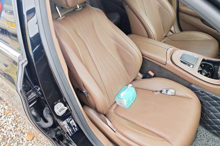 Used Mercedes-Benz E-Class 2023 Updated E 300 L Fashion Edition Right Front Seat