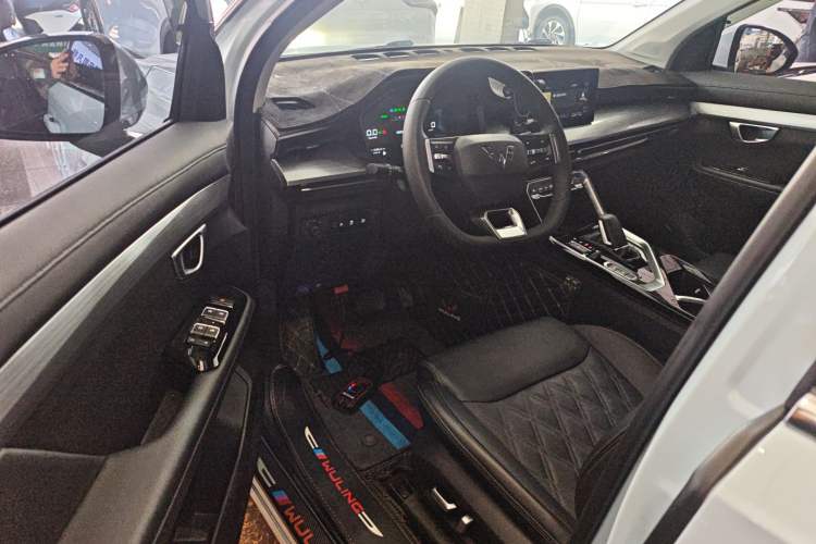 Used Wuling Asta 2022 2.0L DHT Electric-Speed Version