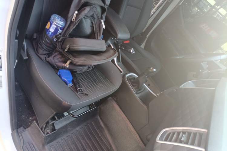 Used Jinbei Gold Hiace M Classic 2024 1.5L Engineering Lion Passenger Vehicle 5 Seats