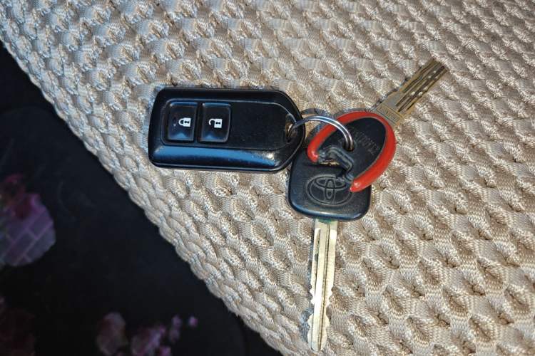 Used Toyota YARiS L Zhi Xiang 2017 1.5E CVT Dynamic Edition Vehicle Key