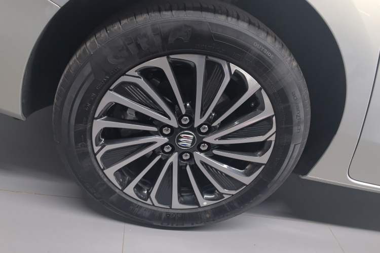 Used Buick GL8 New Energy 2025 Lu Shang Smart Enjoyment Edition 7-Seater
