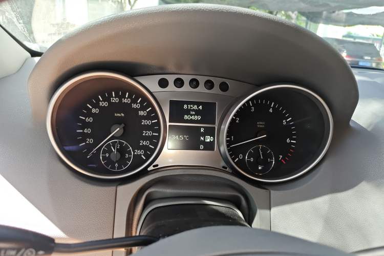 Used Mercedes-Benz M-Class 2010 ML 300 4MATIC